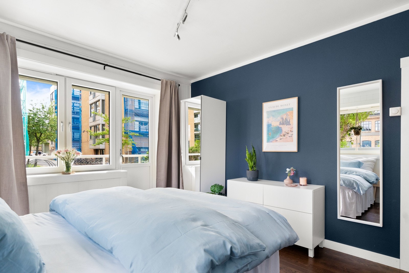 Hovedsoverommet har lysinnslipp fra to sider og fremstår romslig. Galleribilde