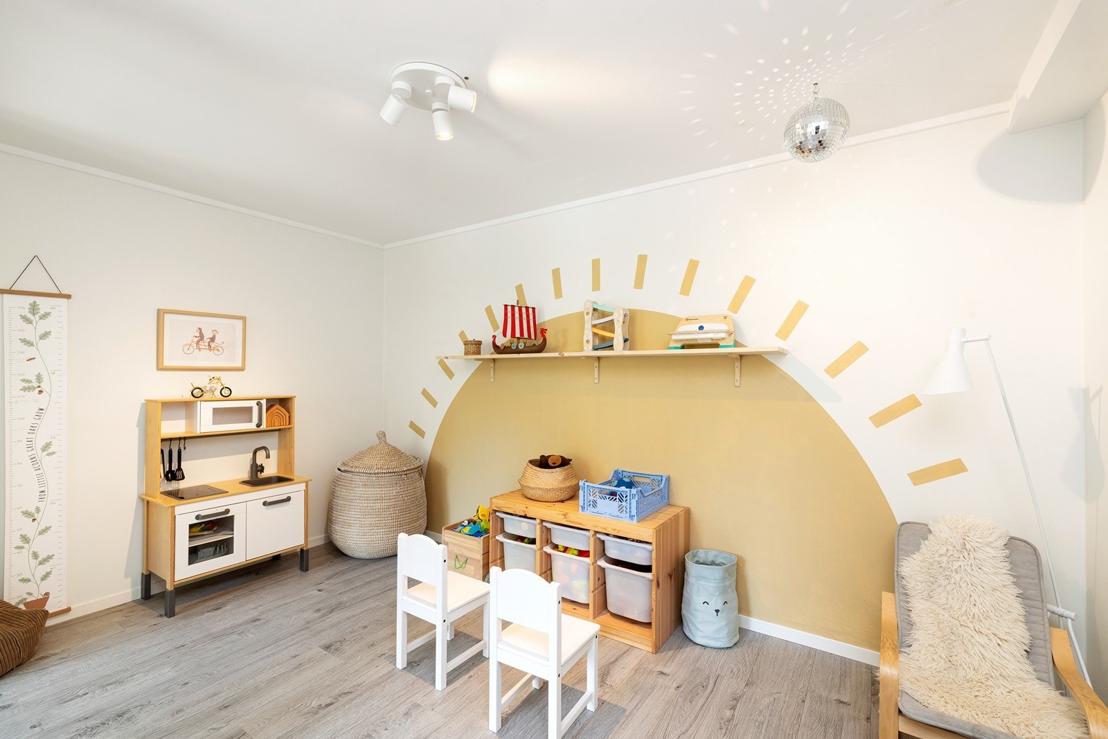 Innredet stue med varmekabler i gulv (ikke godkjent til varig opphold) Galleribilde