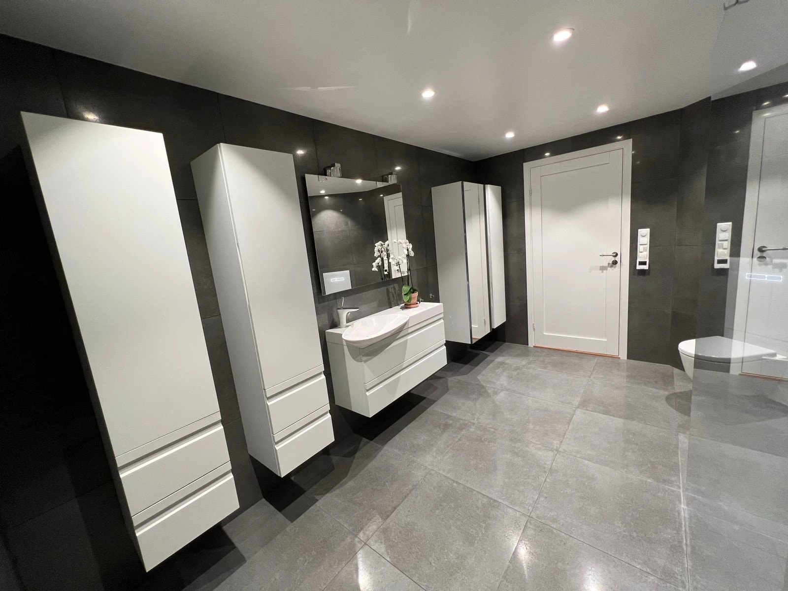 Bad i innredet hybel Galleribilde