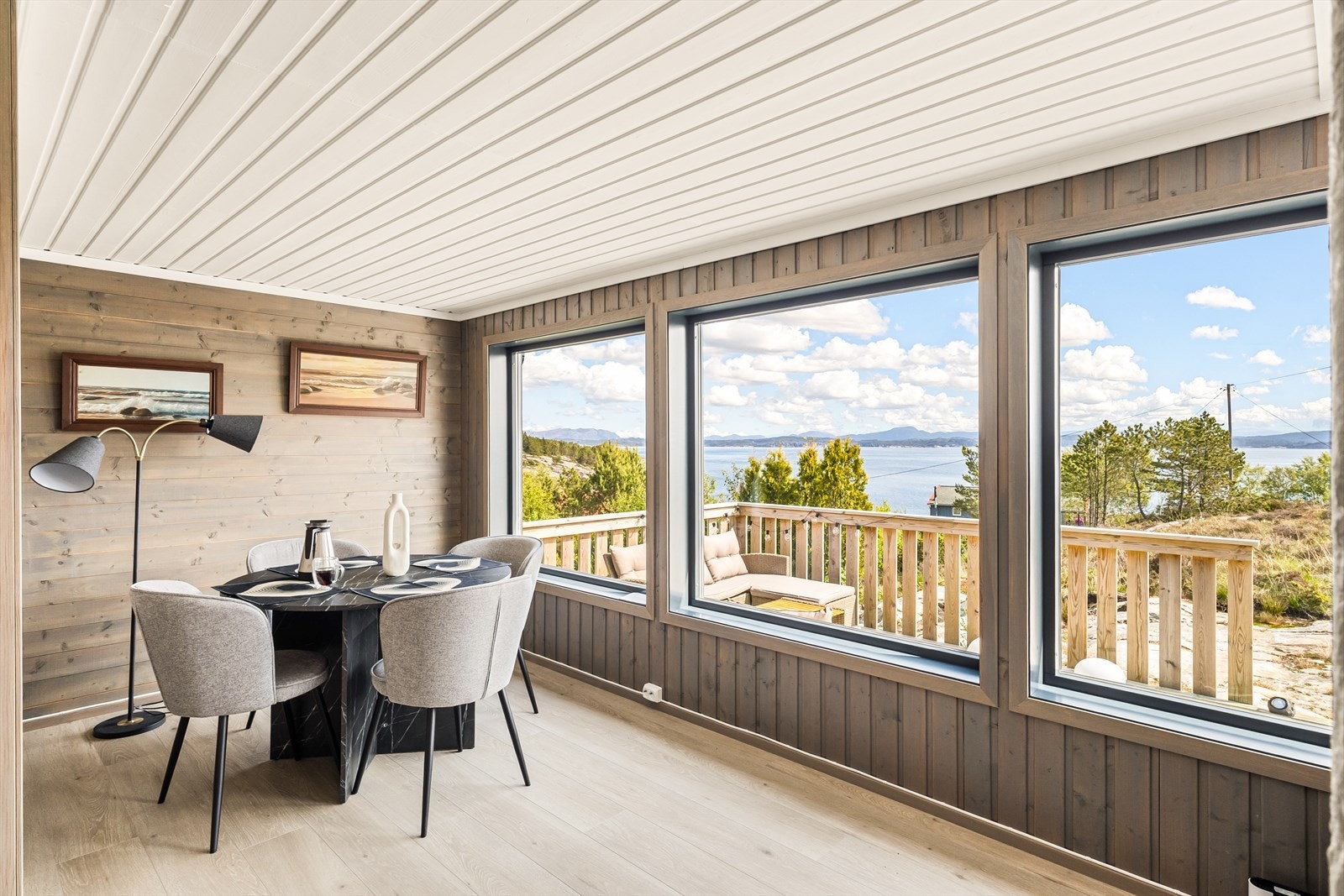 Innerste del av stuen egner seg godt til spisestue. Galleribilde