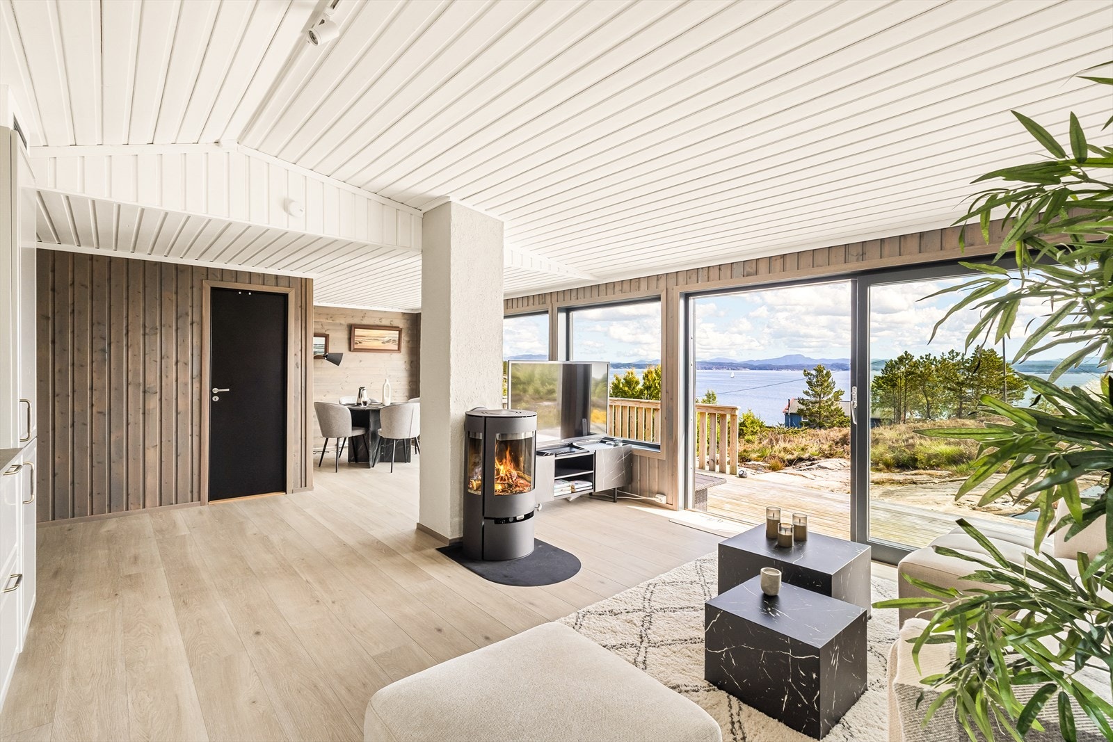En lekker fritidsbolig med gjennomgående moderne standard - All innbo følger handelen - kjøpt nytt i 2025! Galleribilde