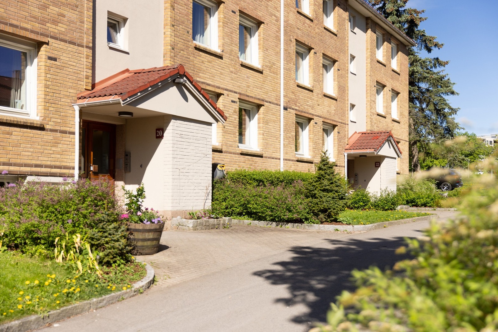 Inngang via felles trappeoppgang Galleribilde