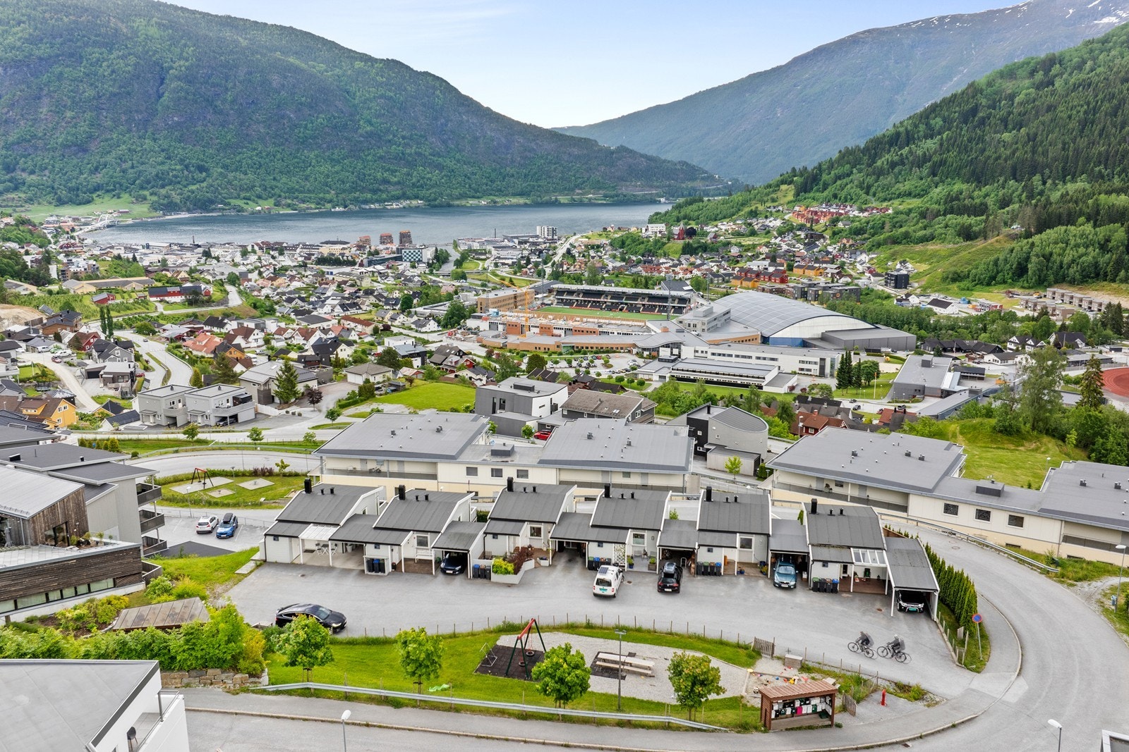 Her bur du med gåavstand til høgskule, treningssenter og klatrehall, samt at det er kort veg til sentrum og fine turområder som er like i nærleiken. Galleribilde