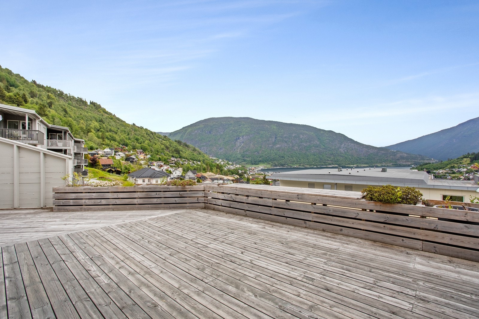 Her er god plass til ønska utemøblement. Galleribilde