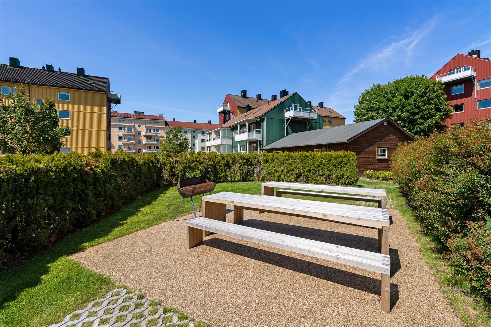 Borettslaget er et veldrevet og populært borettslag med flott opparbeidede uteområder med grillplass/sittebenker, samt plantekasser mm. Det er også parkering på borettslagets fellestomt med "første-mann-til-mølla-prinsippet". Galleribilde