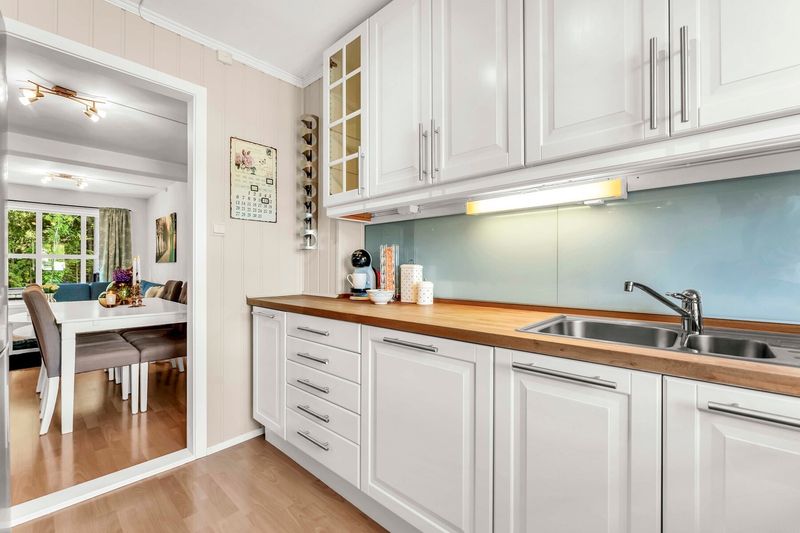 Rikelig med skap - og benkeplass Galleribilde