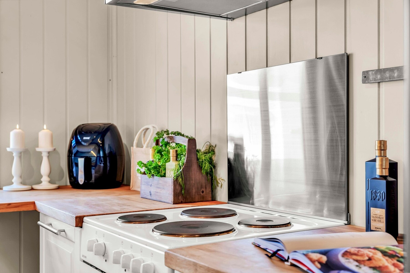 Lune og fine detaljer på kjøkkenet Galleribilde