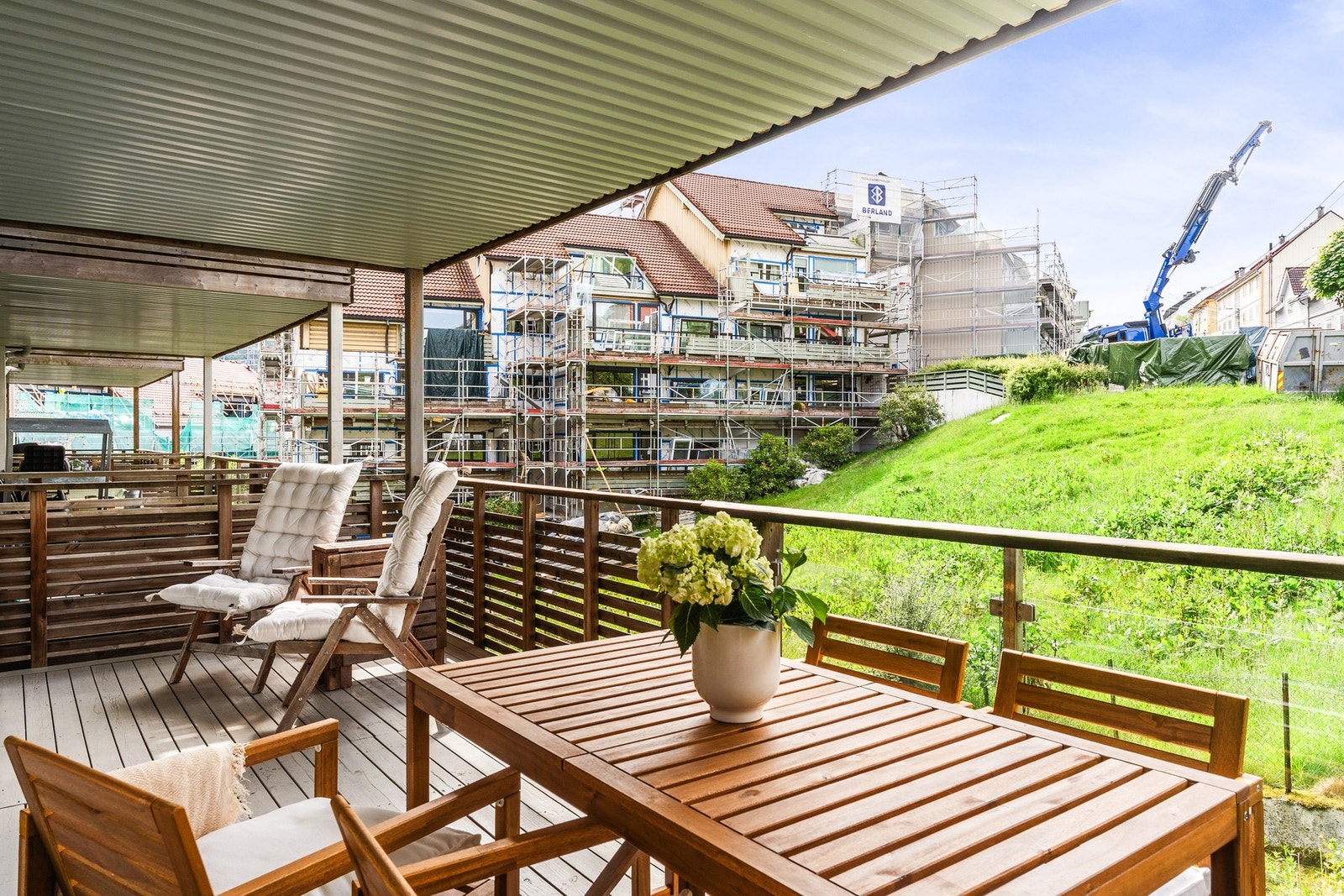 Her har du også direkte utgang til en fantastisk, solrik balkong på hele 14,6 kvm. Galleribilde