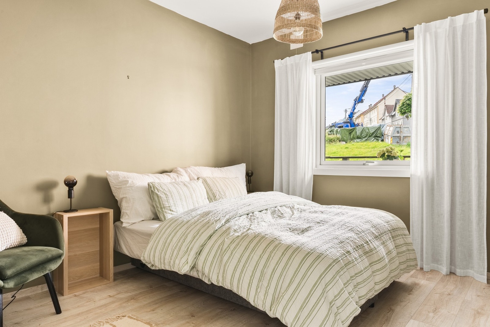 Dette soverommet på 10,2 kvm passer utmerket som barnerom, gjesterom eller kontor Galleribilde