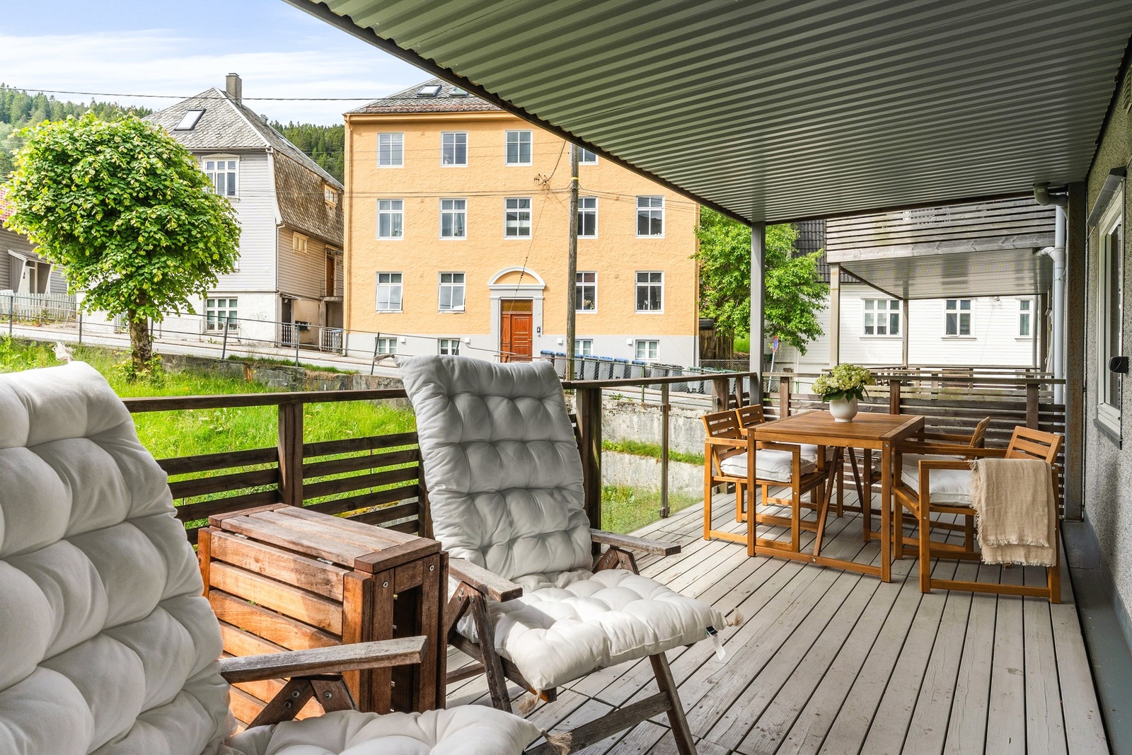 En stilfull og oppgradert 3-roms med meget sentral beliggenhet ovenfor Danmarksplass. Galleribilde