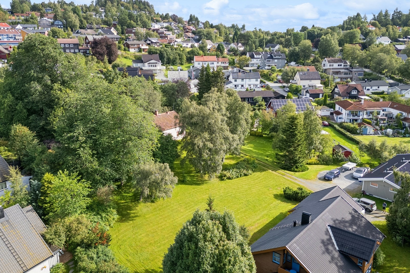 Stor eiendomstomt med ypperlig beliggenhet i et veletablert og rolig område på Byåsen/Ferstad. Galleribilde