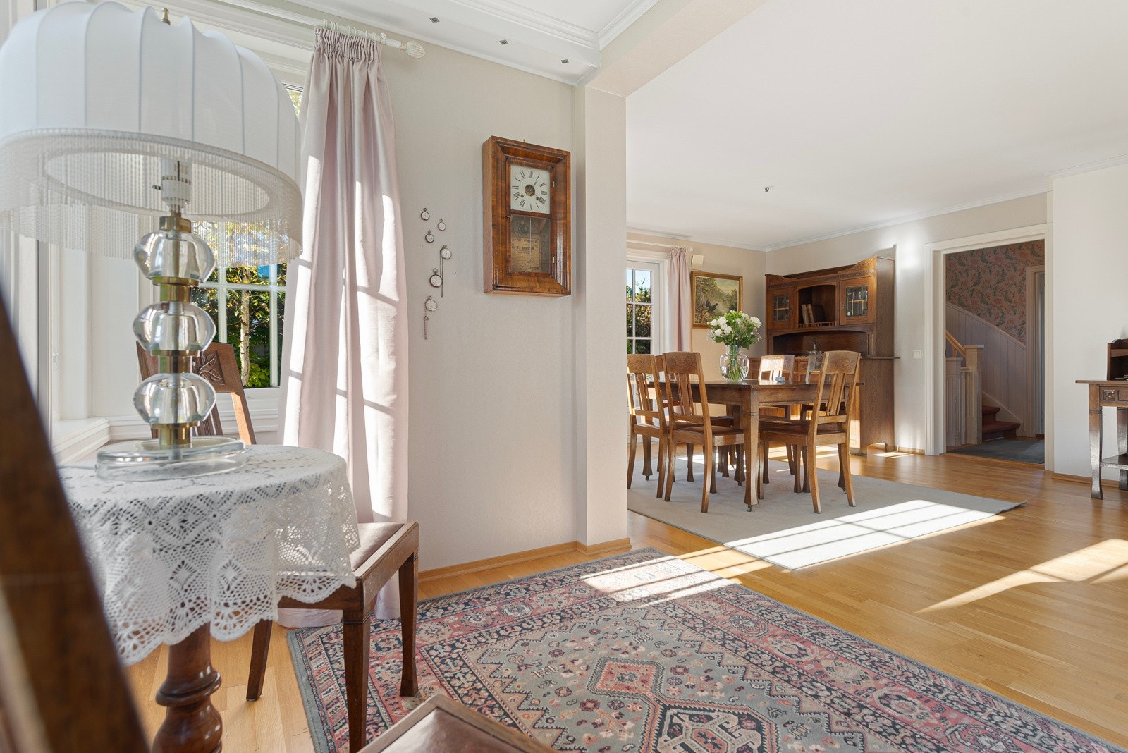 Stor finstue med 3 soner Galleribilde