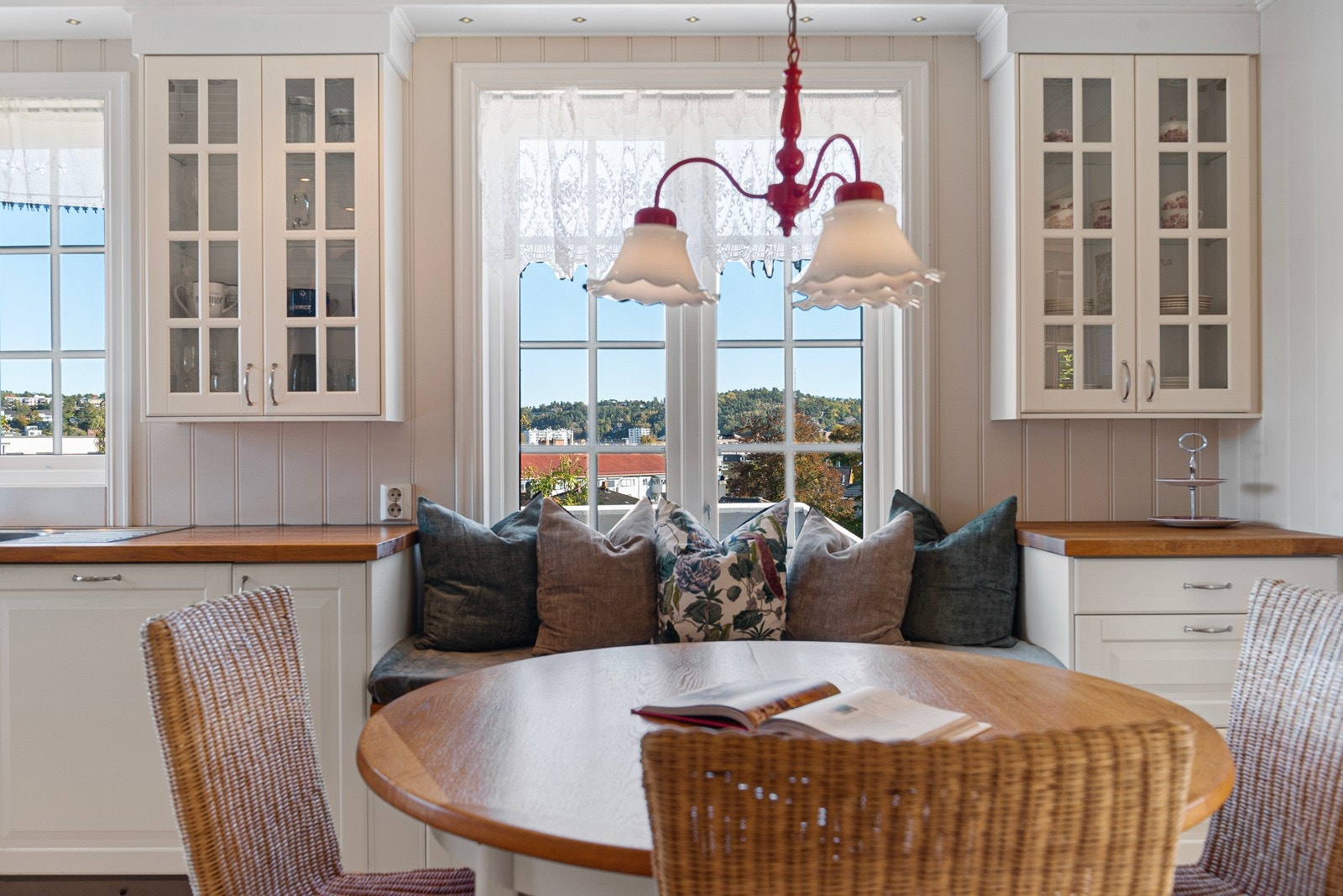 Spiseplass på kjøkkenet også Galleribilde