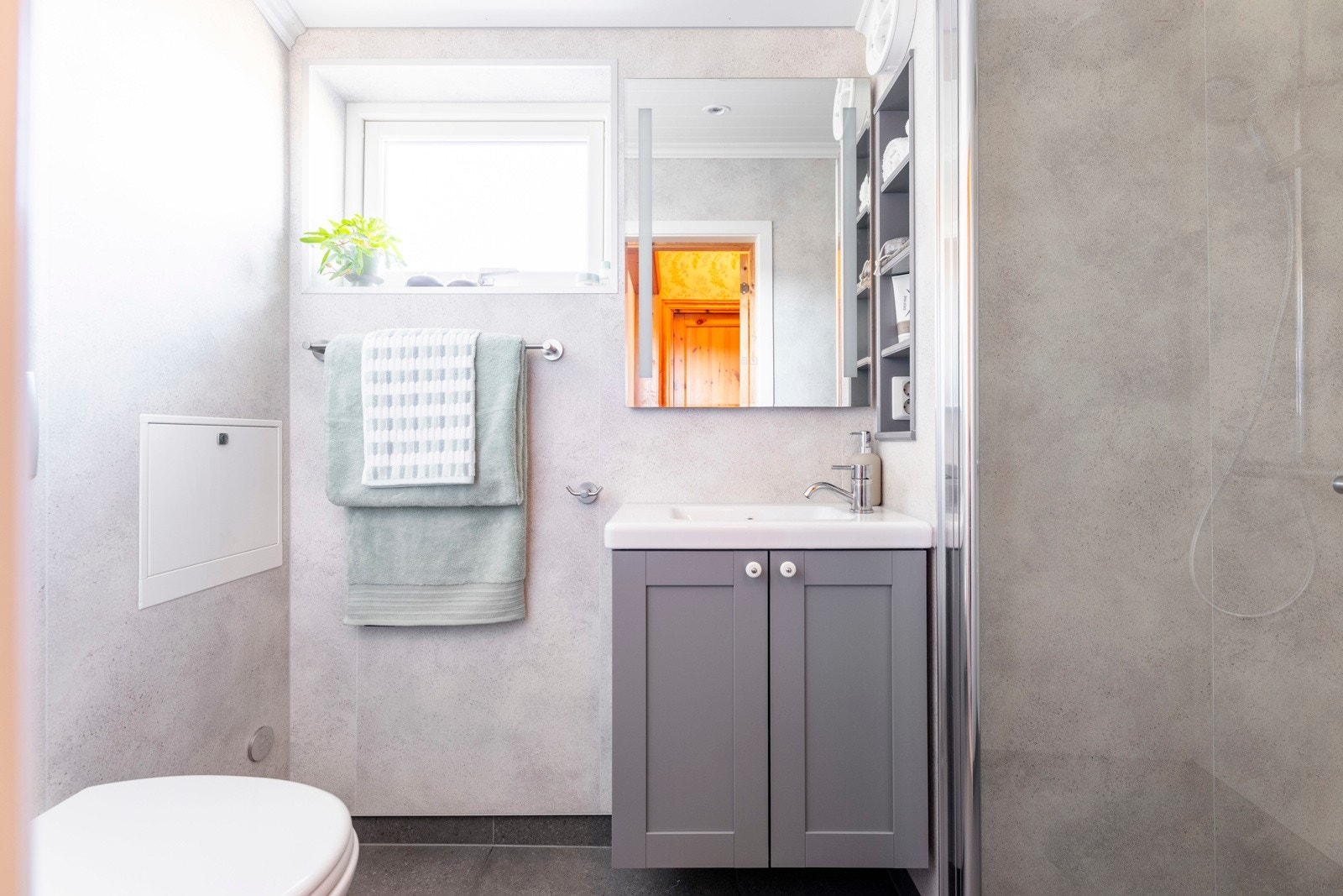 Praktisk med bad i forbindelse med alle soverommene Galleribilde