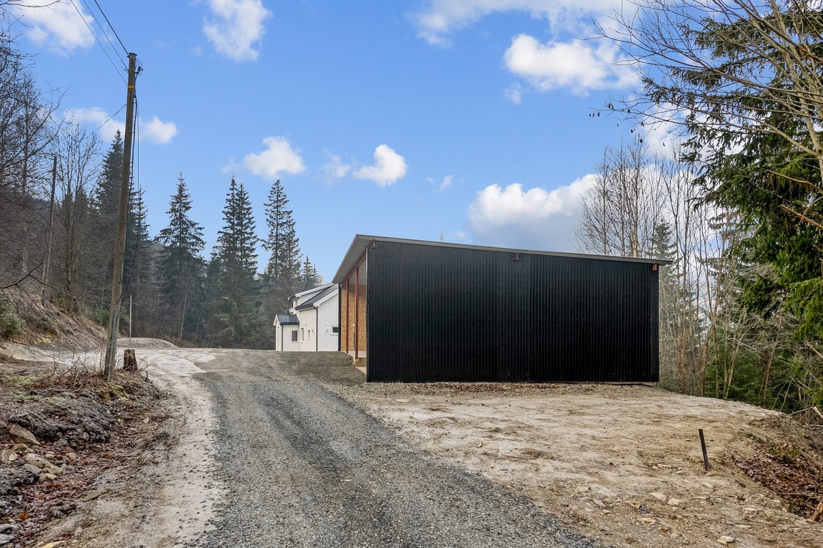 Gruset adkomst. Galleribilde