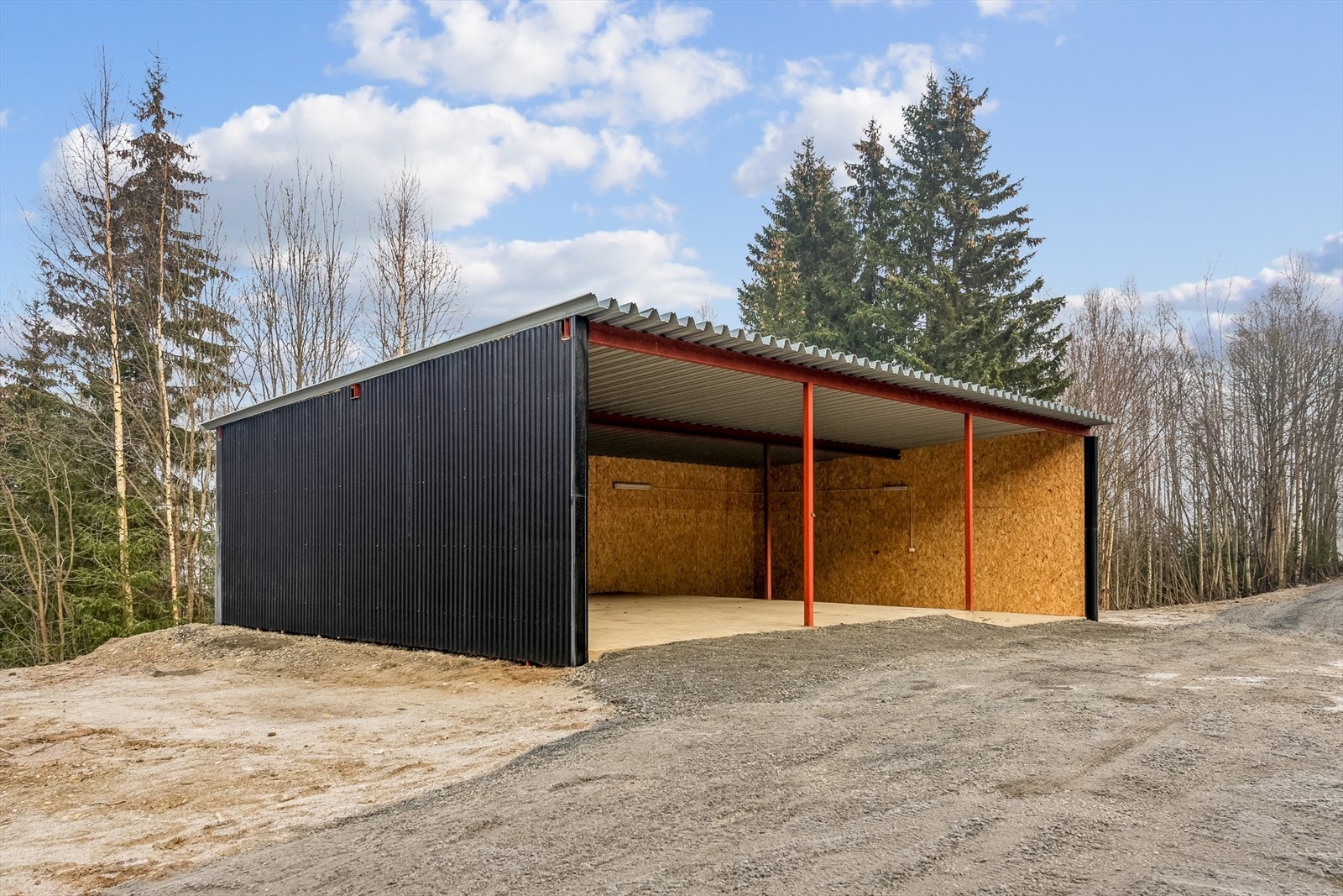 Utehus/ garasje. Galleribilde