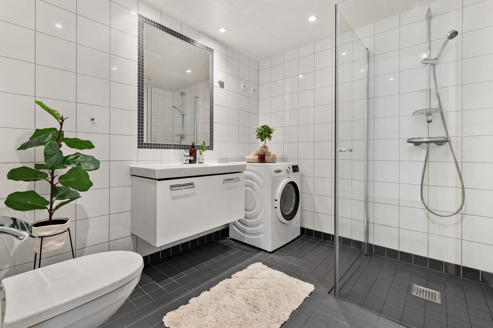 Pent og moderne bad med gulvvarme Galleribilde