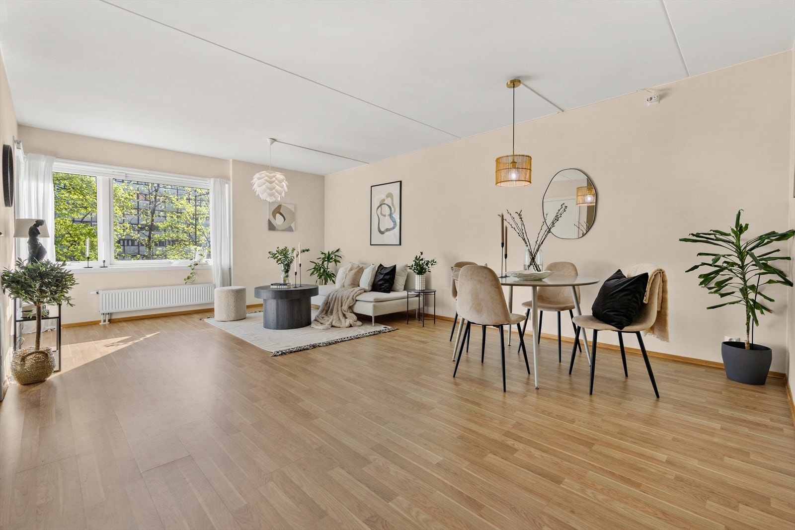 Stuen er svært luftig. Må oppleves! Galleribilde