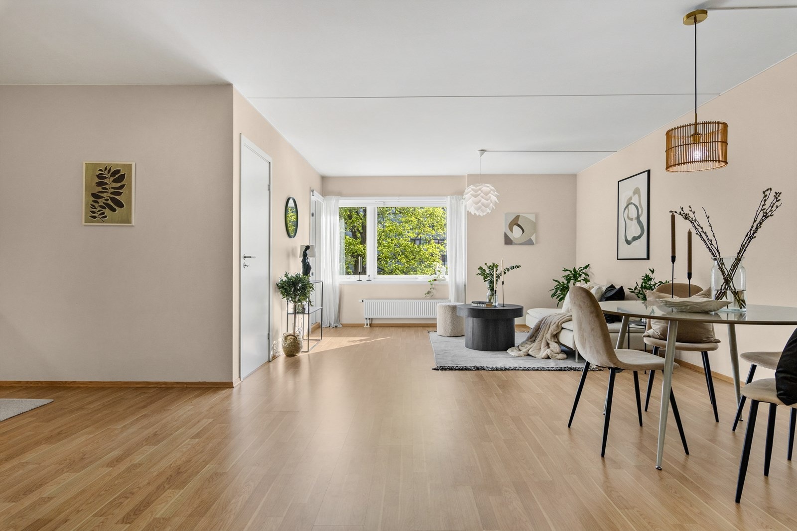 Soverom 3 var tidligere en del av stue og kjøkkenløsningen, men ble etablert uten å ta noe av det romslige felles arealet Galleribilde