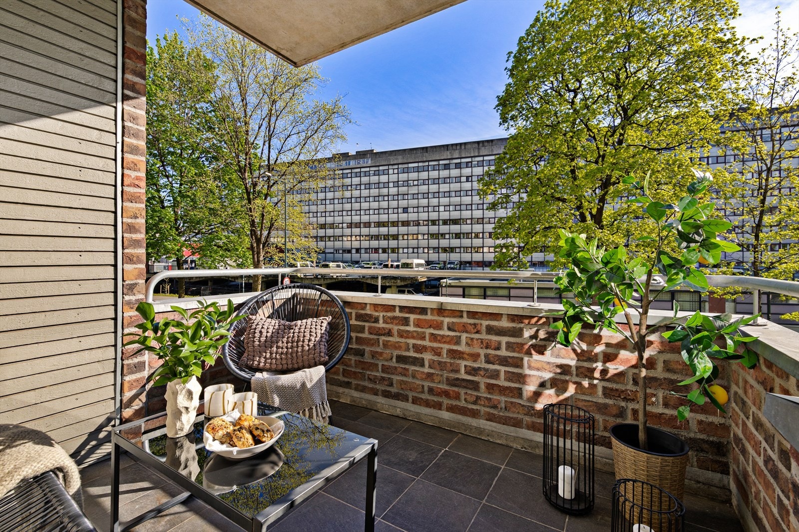 Rett oppi gata finner du Konditoriet Obelia, som tilbyr fransk bakst i helgene - en favoritt hos selgerne! Galleribilde