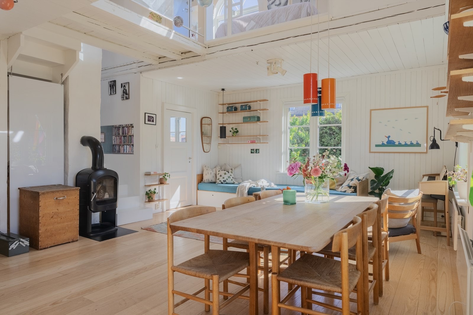 God plass til både sofagruppe og salongbord. Galleribilde