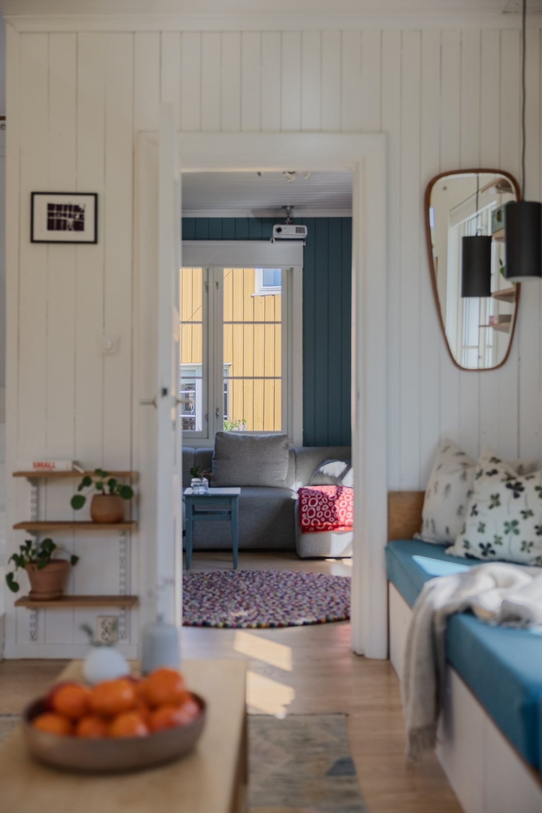 Fra hovedstuen er det dør inn til en mindre stue. Galleribilde