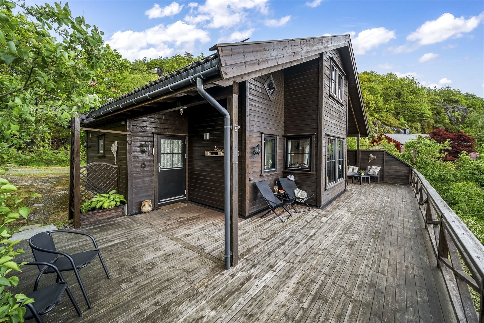 Inngangsparti like ved parkering. Galleribilde