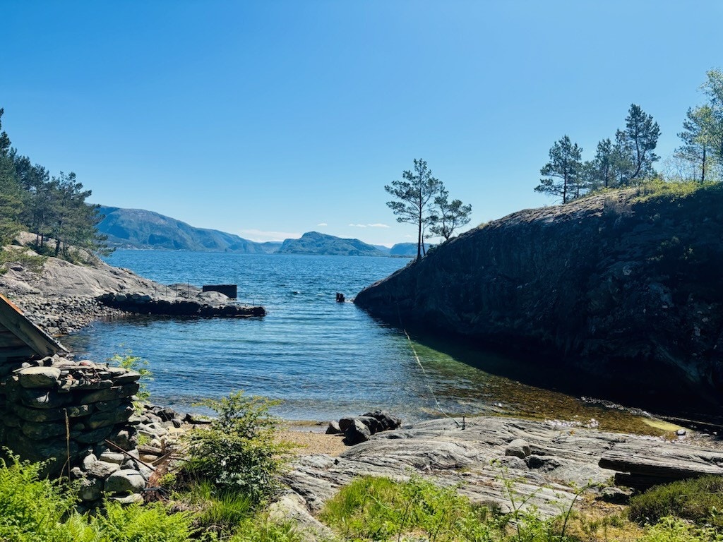 Sjarmerende barnevennlige Kremmarvika. Galleribilde