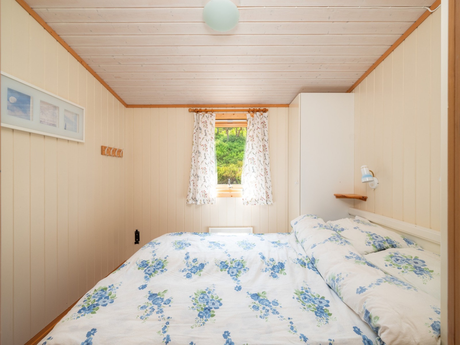 Hytta har to soverom på hhv. 6 og 7 m², med fire sengeplasser. Galleribilde