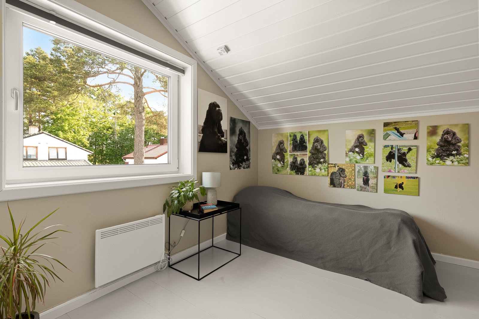 Soverom 2. Vinduer i 1 og 2 etg er skiftet i 2021 Galleribilde