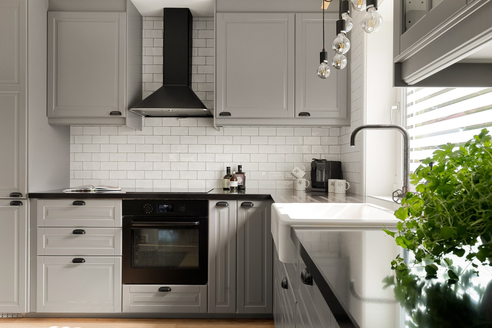 Kjøkkenet har fint lysspill Galleribilde