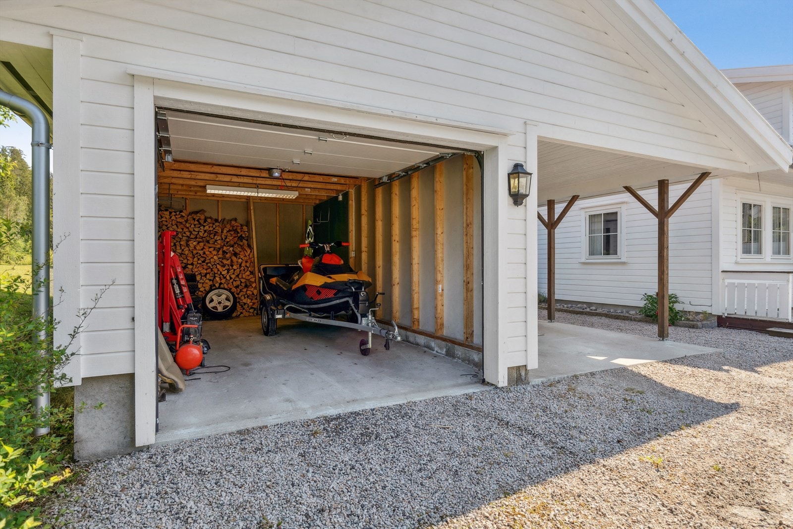 Garasje m/carport og bod (Det er ikke sendt inn søknad om ferdigattest) Galleribilde