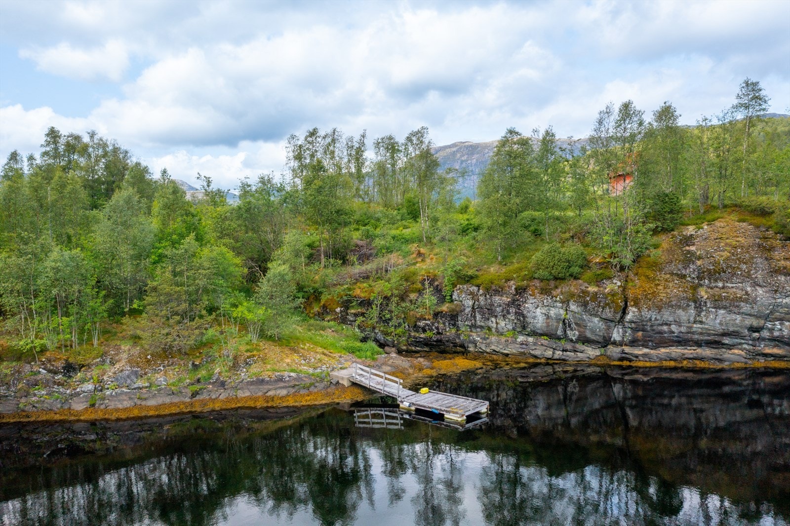 Flytebrygga ved sjøen Galleribilde