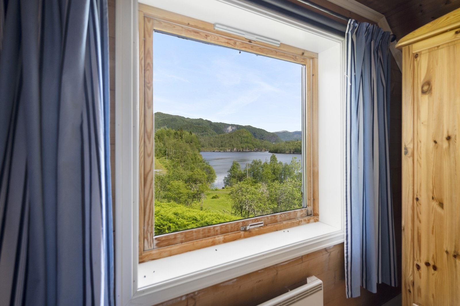 Utsikt frå soveromsvindauge Galleribilde