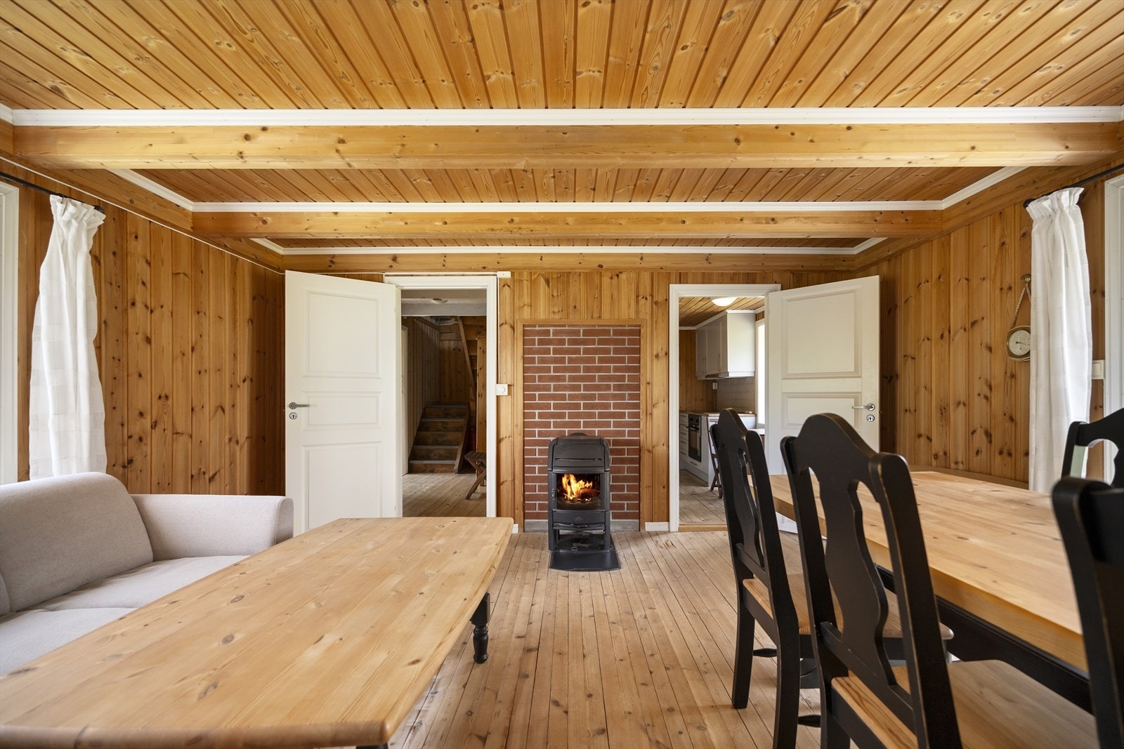 Plass til å møblere med fleire sosiale soner i stova Galleribilde