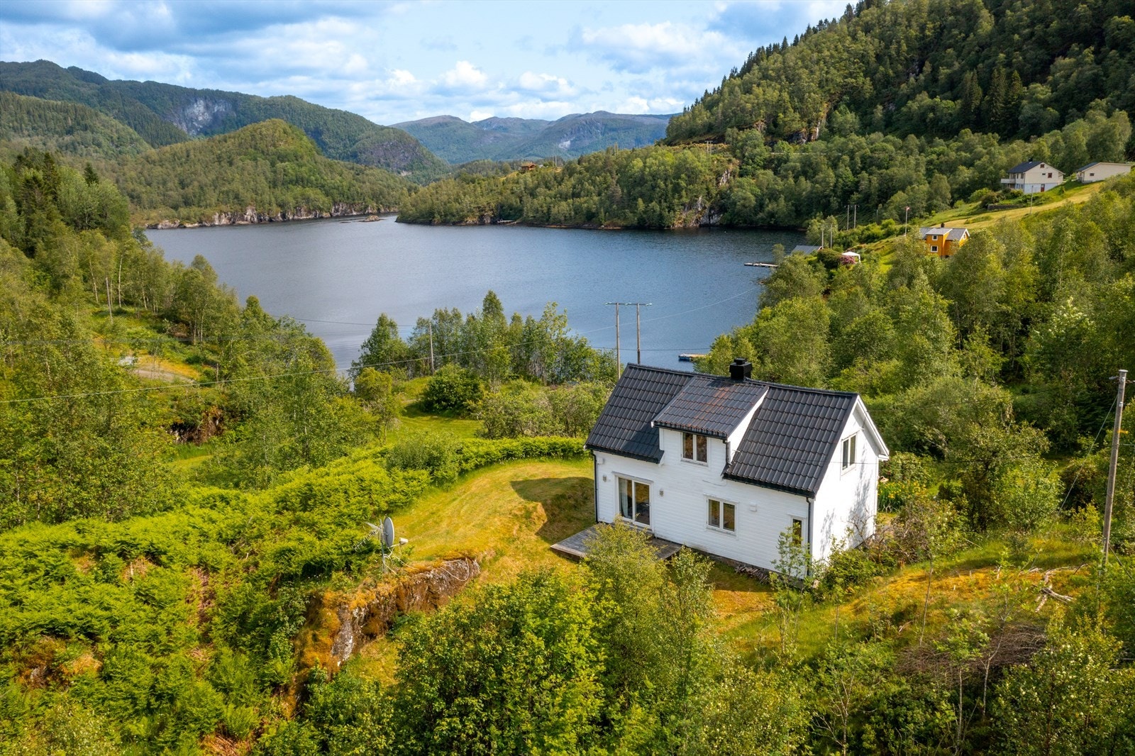 Idyllisk småbruk til fritidsbruk Galleribilde