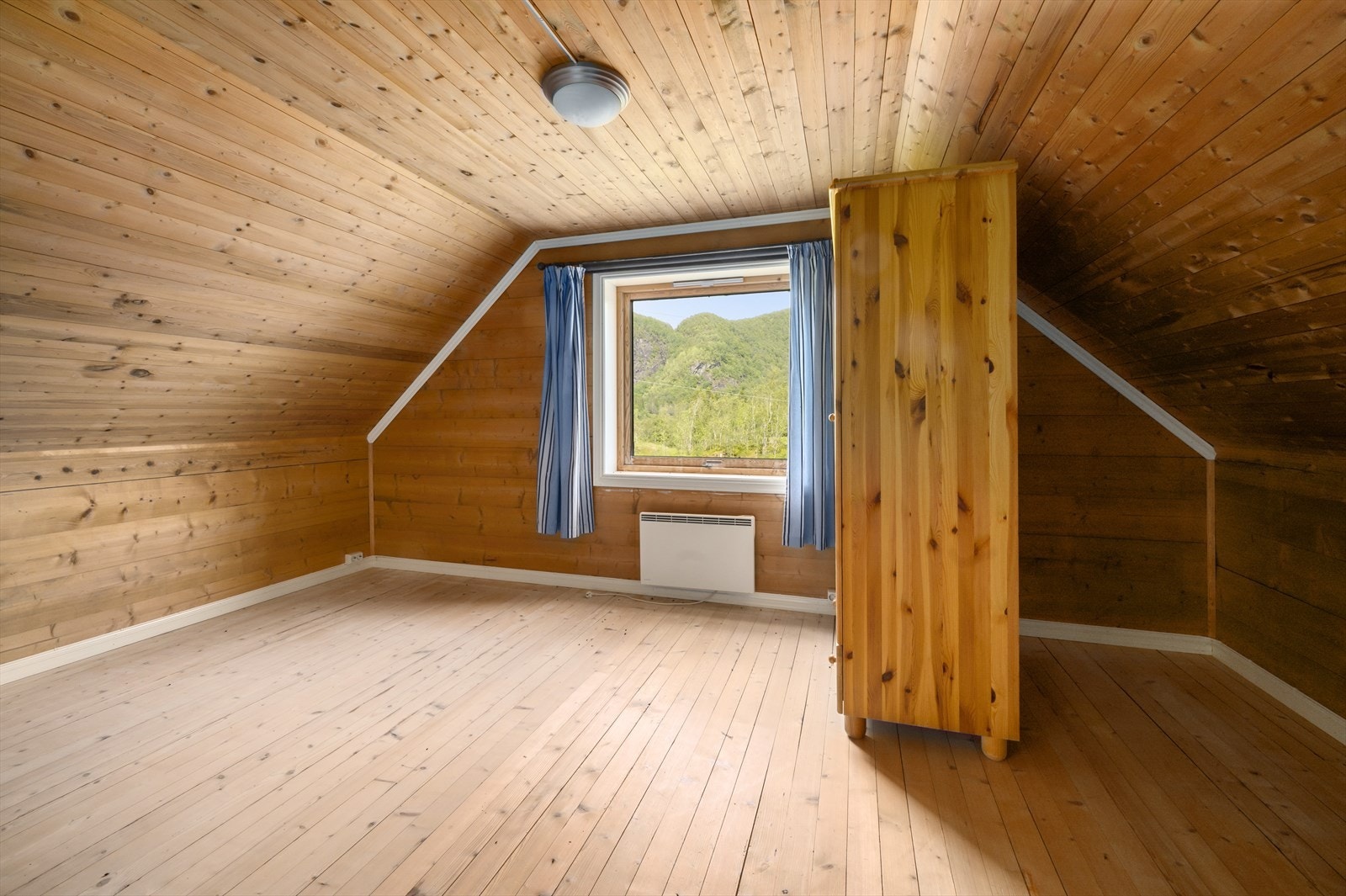 Eitt av tre soverom Galleribilde