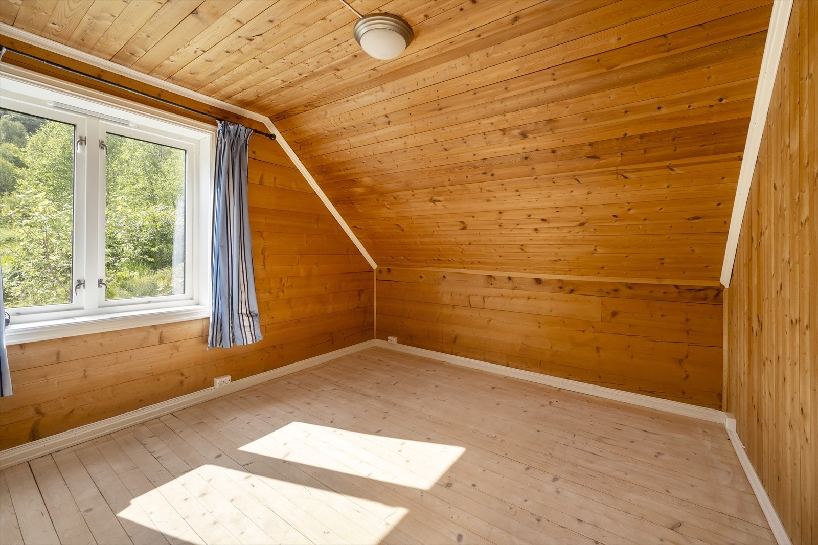 Eitt av tre soverom Galleribilde