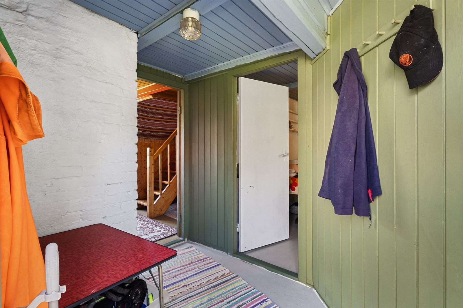 Boligen holder stort sett eldre standard med behov for modernisering. Galleribilde