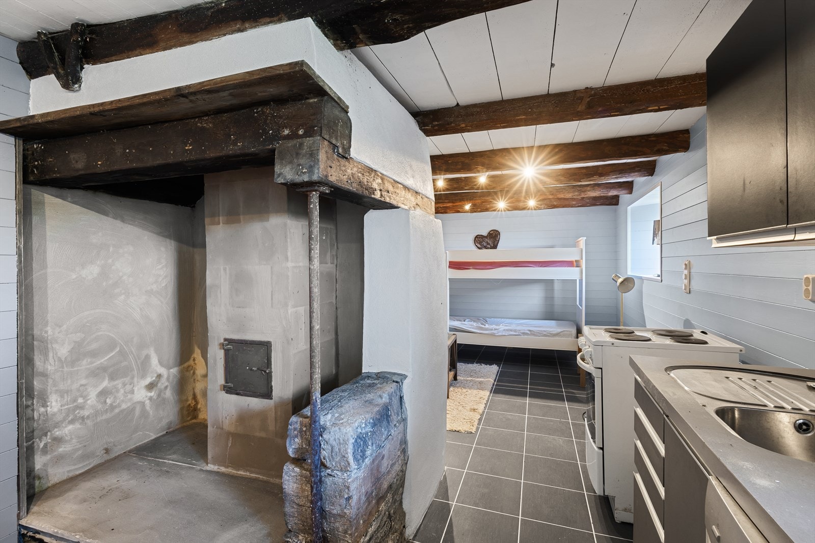 U. etasjen er i senere tid innredet som en egen leilighet for utleie (ikke godkjent) Galleribilde