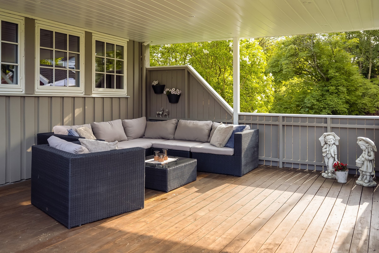 Tak ble bygget i 2010 og har belysning (spotter). Galleribilde