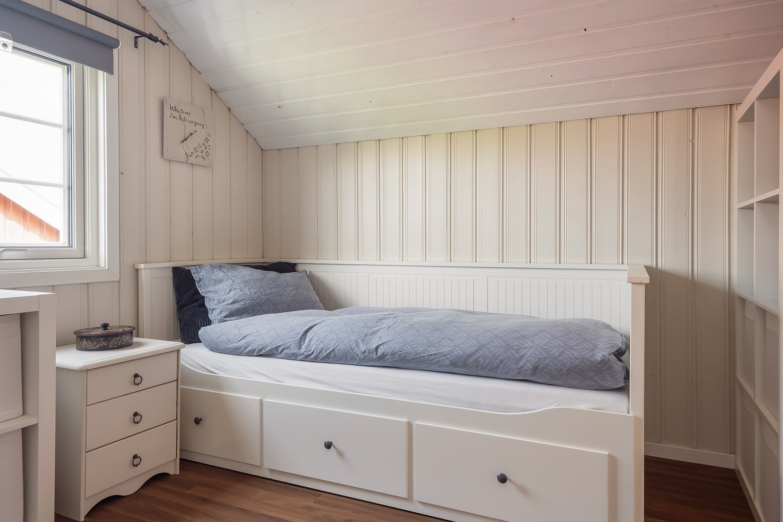 Det siste rommet på loftet er i dag innredet som soverom/stue, men det er på originale tegninger oppgitt som bodareal og derav godkjent som bodareal Galleribilde