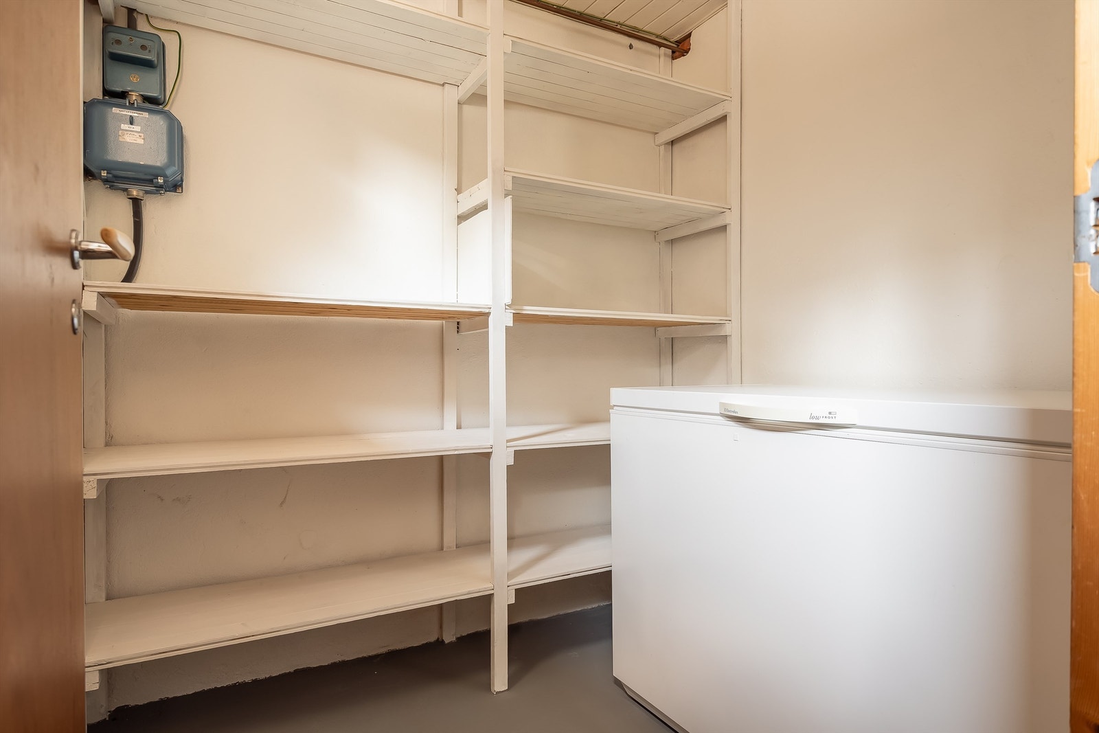 Godt med bodplass hvor fryseboks i denne boden(3,5kvm) medfølger Galleribilde