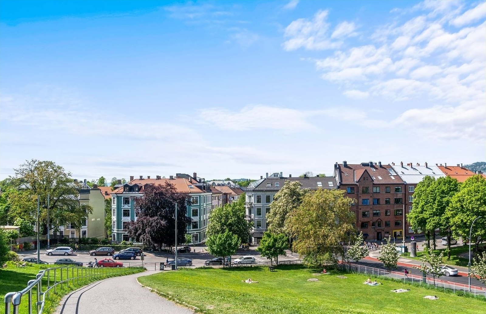Rett ovenfor boligen finner man Idioten, en av flere grønne lunger i nabolaget. Galleribilde