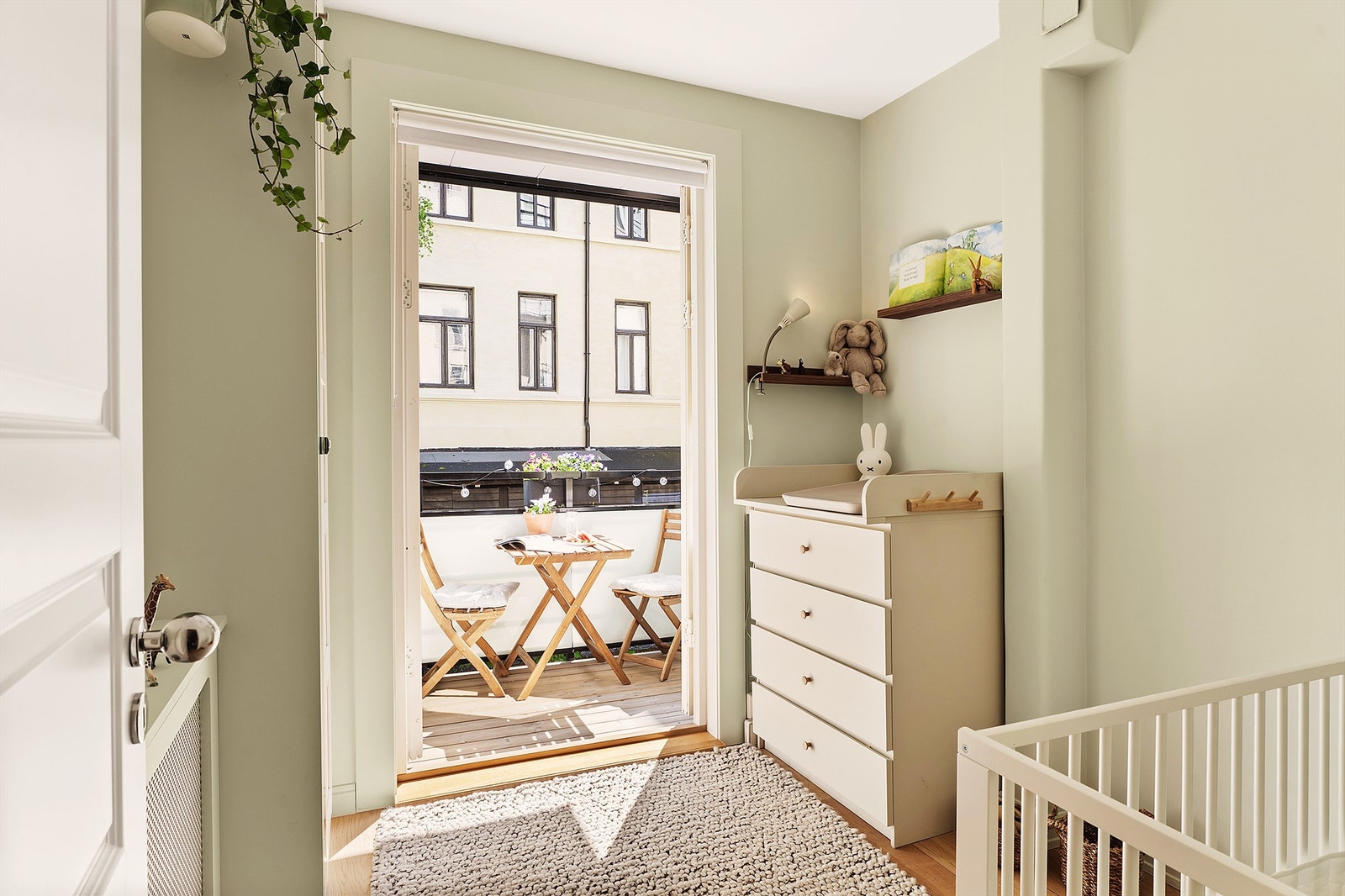Soverom 2 passer perfekt som barnerom, gjesterom eller kontor, alt etter hva man har behov for. Galleribilde