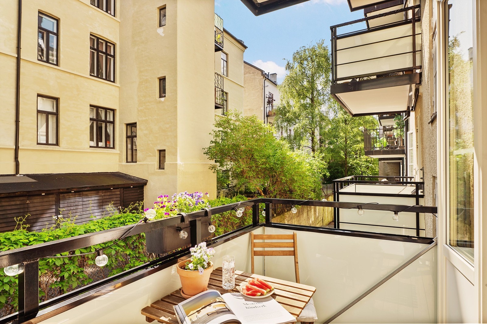 Fra soverom 2 er det utgang til en lun og hyggelig balkong på 3m². Galleribilde