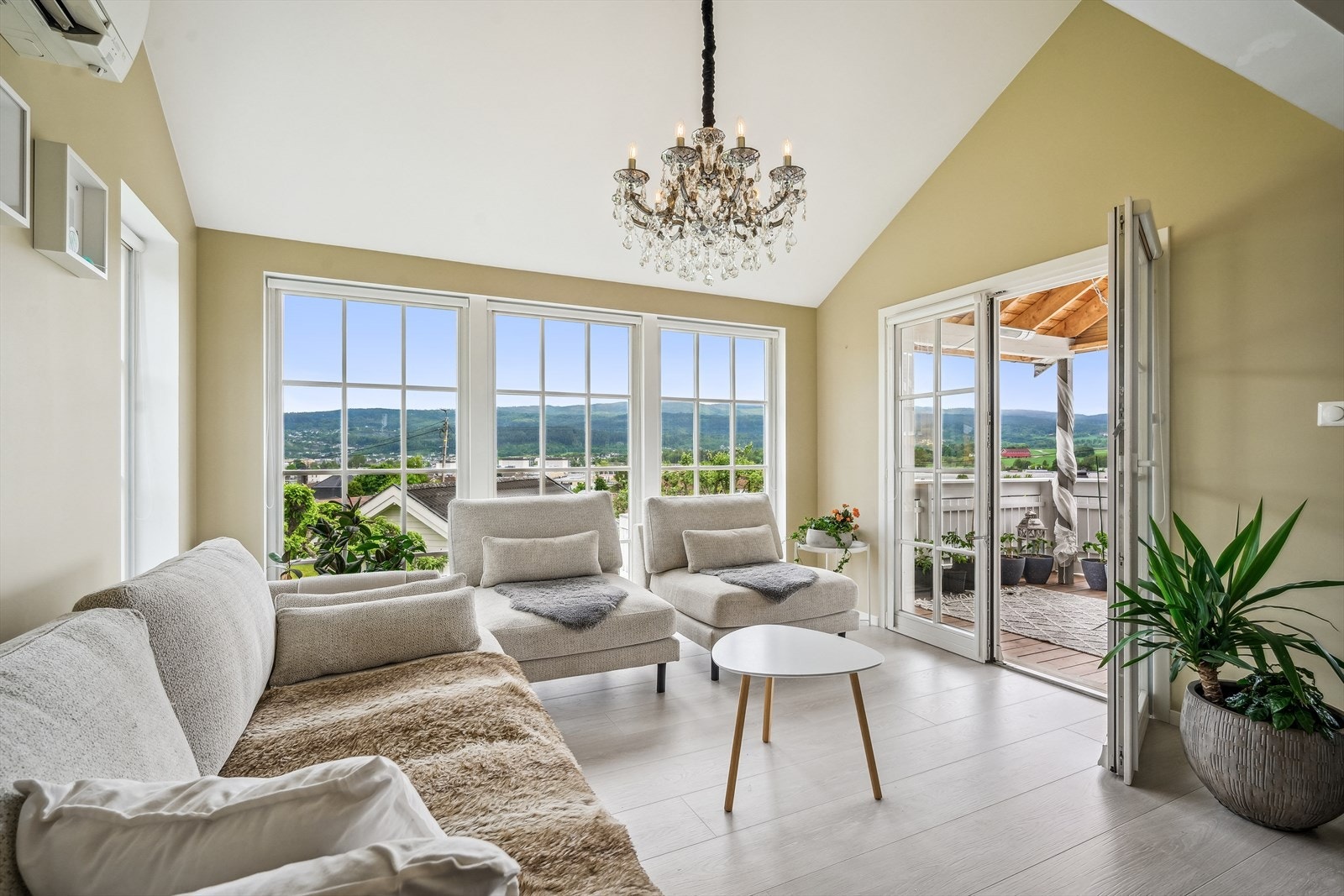 Stue med herlig utsikt Galleribilde