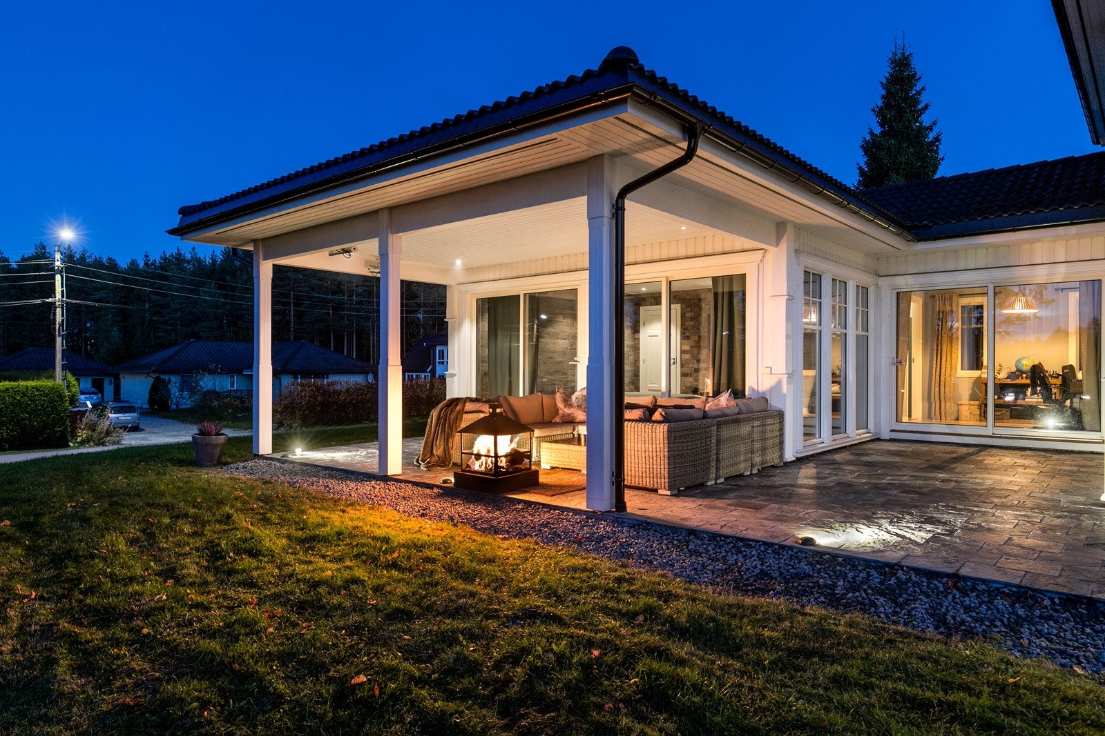 Fra SPA-avdelingen og innredet rom er det utgang til en stor nordvestvendt terrasse på ca. 59 kvm, hvor man kan nyte gode solforhold. Galleribilde