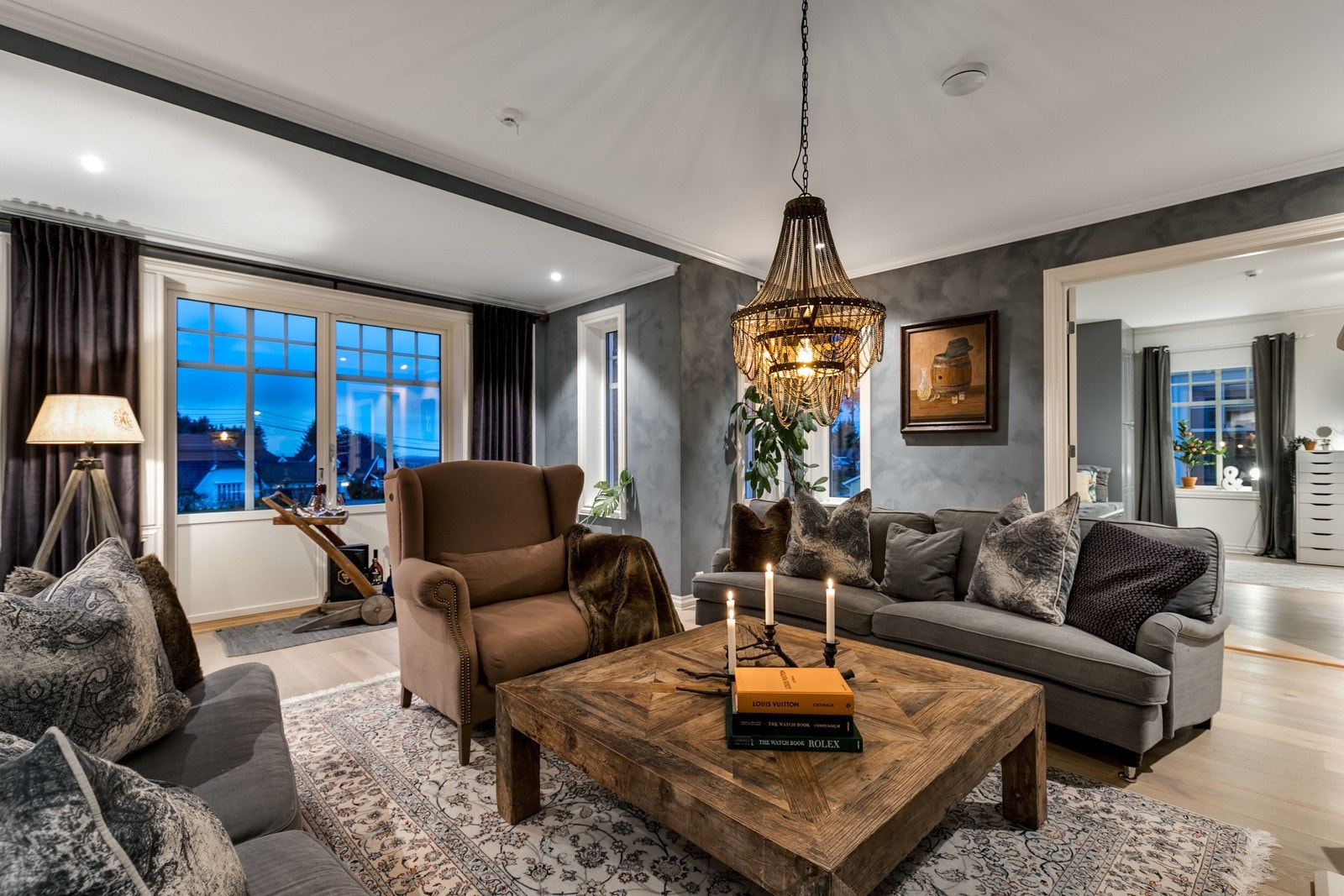 Oppvarming via vannbåren gulvvarme tilknyttet eget Bergvarme system - En meget energibesparende bolig. Galleribilde