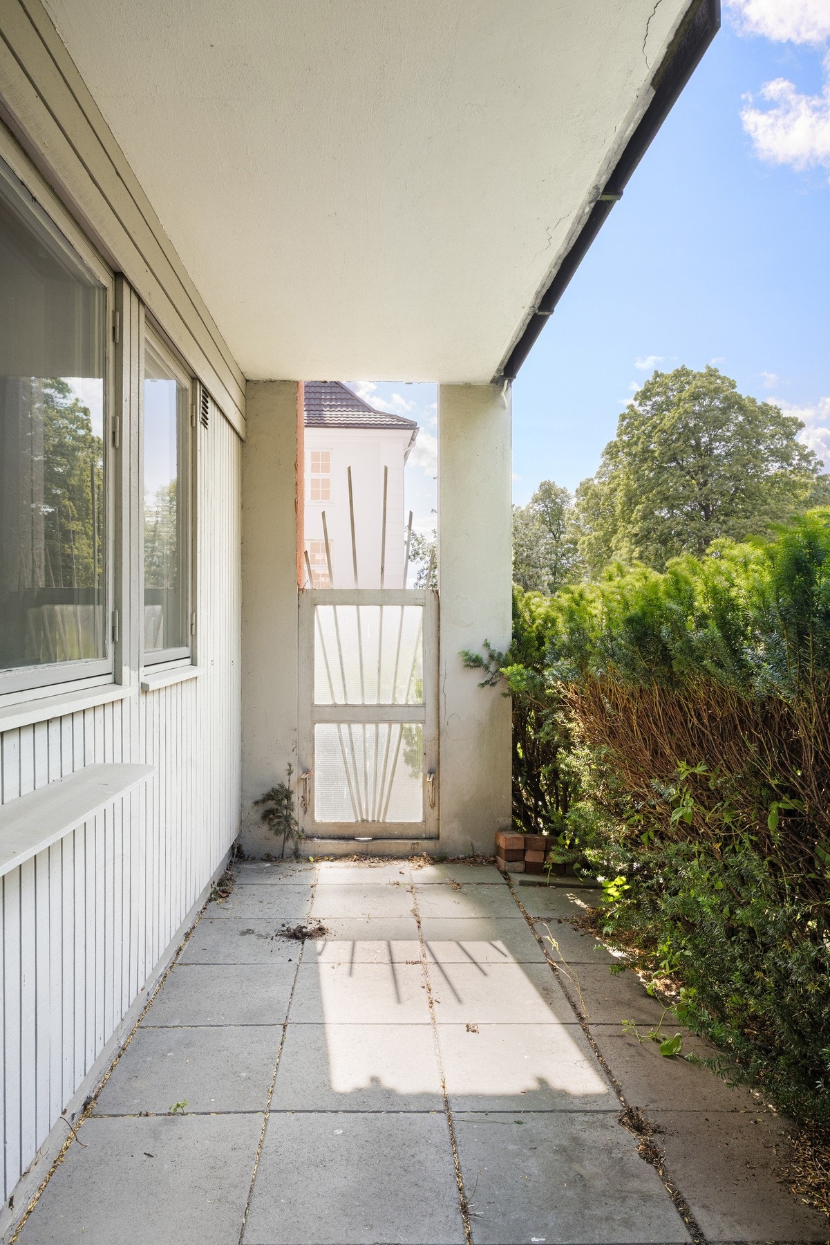 Endeleiligheten har en solrik markterrasse på 12 kvm. Galleribilde